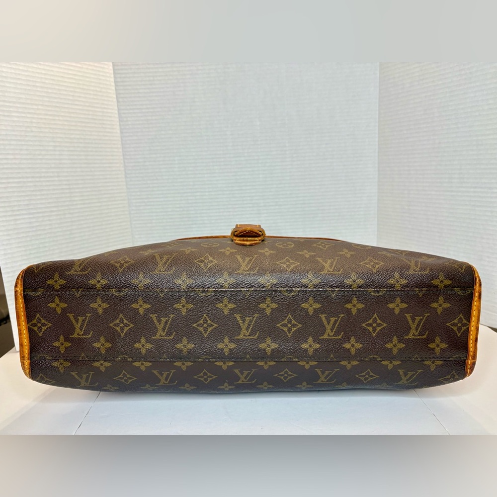 LOUIS VUITTON Vintage Monogram MM Beverly Messenger Bag W/ Dustbag - Picture 3 of 16